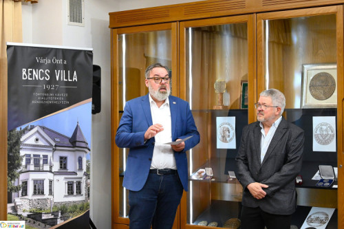 Mikrokozmosz – Pogány Gábor Benő új kiállítása nyílt a Bencs Villában