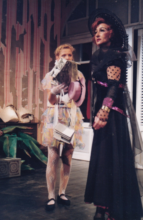 Jaj Apu, szegény Apu, a szekrénybe beakasztott tégedet az Anyu, s az én pici szívem olyan szomorú!